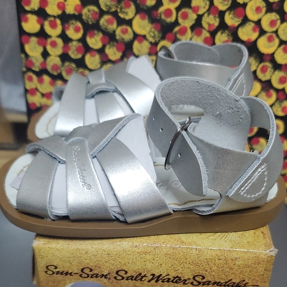 Salt Water Sandals by Hoy Silver Sandals Comfortable Stylish - Picture 3 of 7